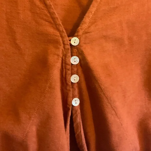 Rust Tie-Front V-Neck Button Crop Top - Picture 3 of 6